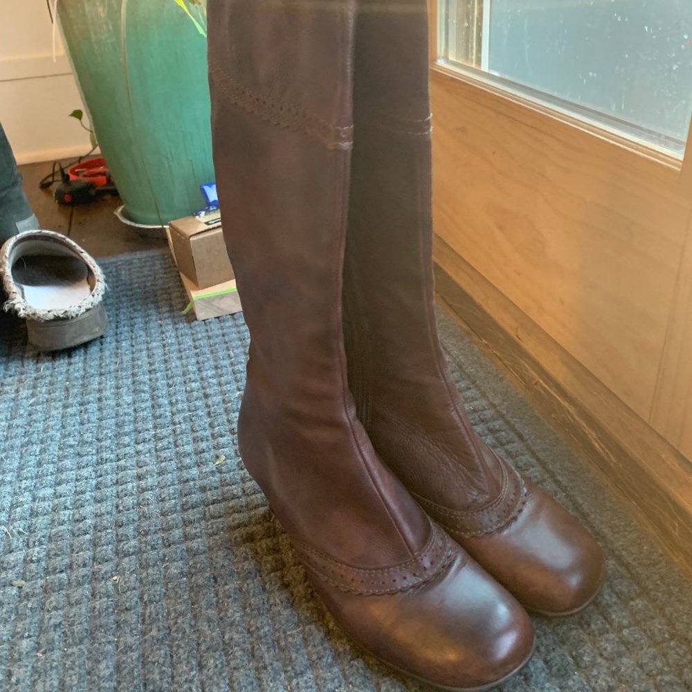 La CANADIENNE brown leather boots